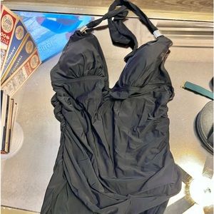 Calvin Klein black ruched flattering women’s one piece swimsuit 14